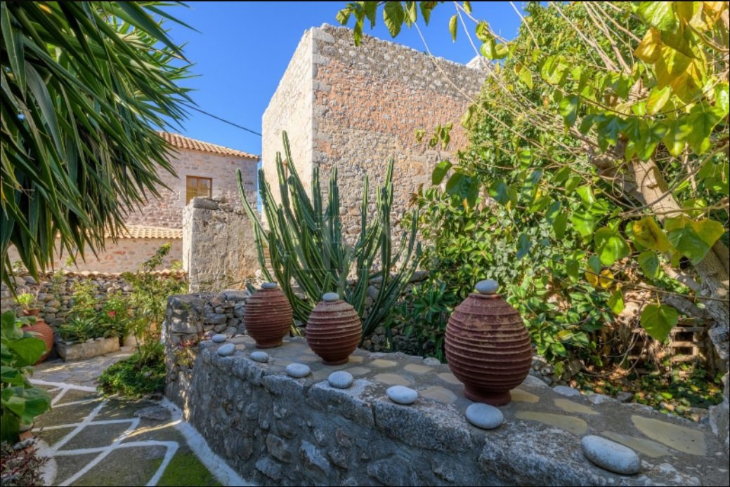 ΠΥΡΓΟΣ ΣΤΗΝ ΜΑΝΗ