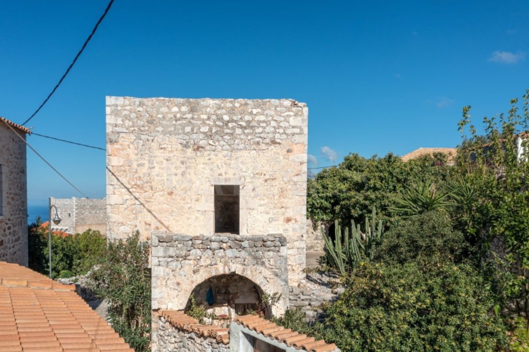 ΠΥΡΓΟΣ ΣΤΗΝ ΜΑΝΗ