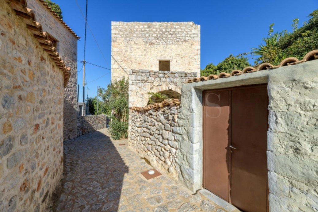 ΠΥΡΓΟΣ ΣΤΗΝ ΜΑΝΗ